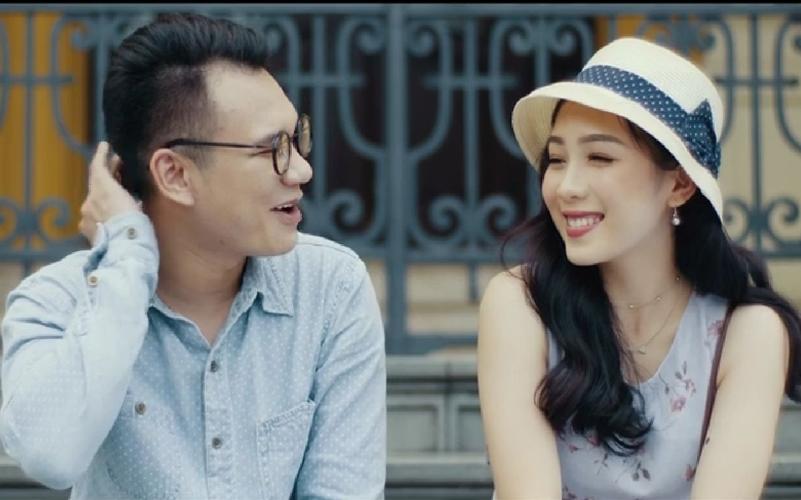 Thường thì ông sẽ ra chăm vườn vào lúc 9h sáng. Tuy nhiên, vào những thời điểm tham gia dự thi, ông có thể ra vườn vào lúc 7h sáng hoặc sớm hơn.